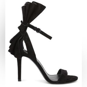 Kendall + Kylie Heeled Sandals 🖤